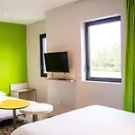 Ibis Styles Sur Lot فندق