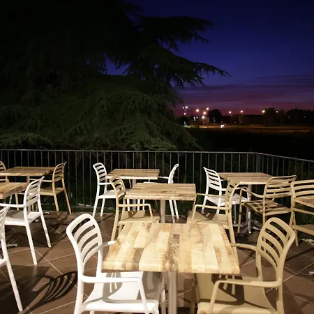 Ibis Styles Sur Lot Otel 3*