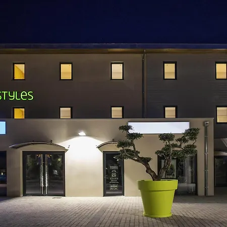 מלון Ibis Styles Sur Lot 3*