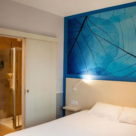 Ibis Styles Sur Lot מלון