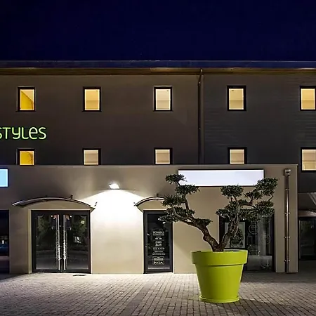 Ibis Styles Sur Lot Hotel