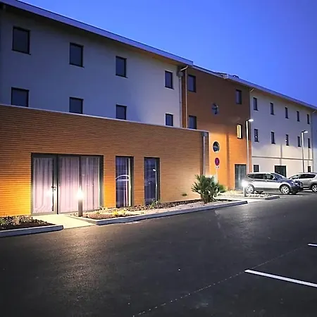 Ibis Styles Sur Lot Hotel