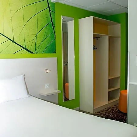 فندق Ibis Styles Sur Lot 3*