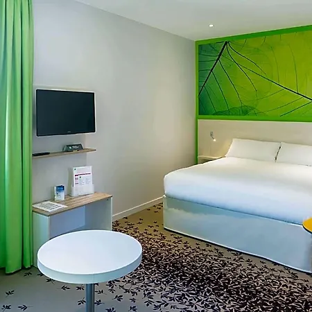Ibis Styles Sur Lot 3*