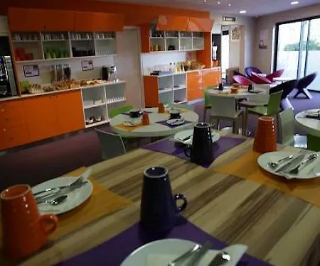 Ibis Styles Sur Lot 3*