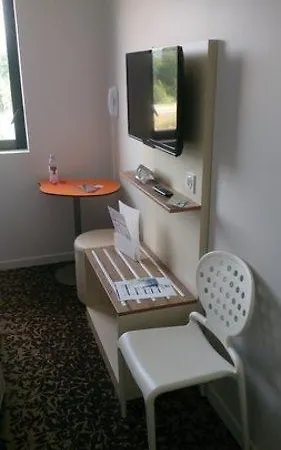 Ibis Styles Sur Lot 호텔