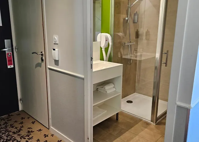 Ibis Styles Sur Lot מלון